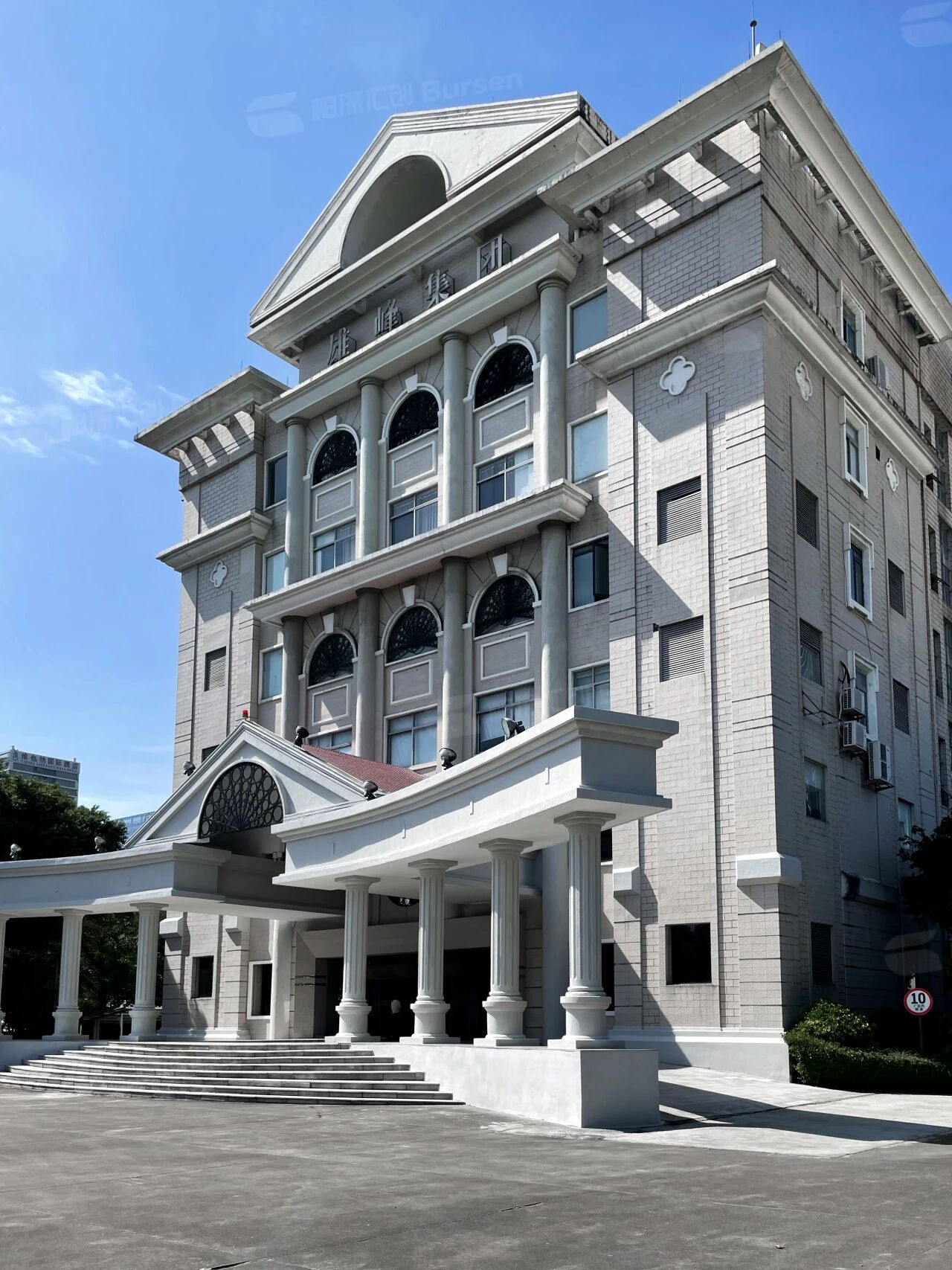 1200m ² Steel Enterprise Office Scene