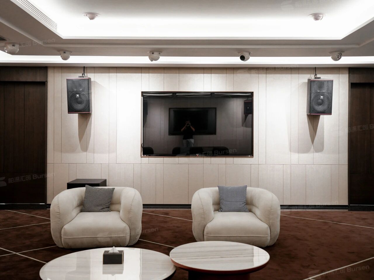 1200m ² Steel Enterprise Office Scene