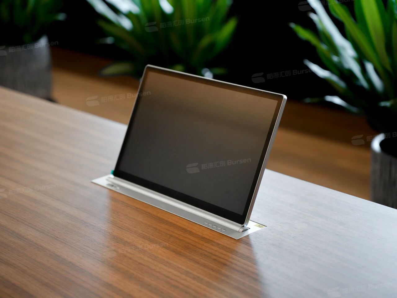 1200m ² Steel Enterprise Office Scene